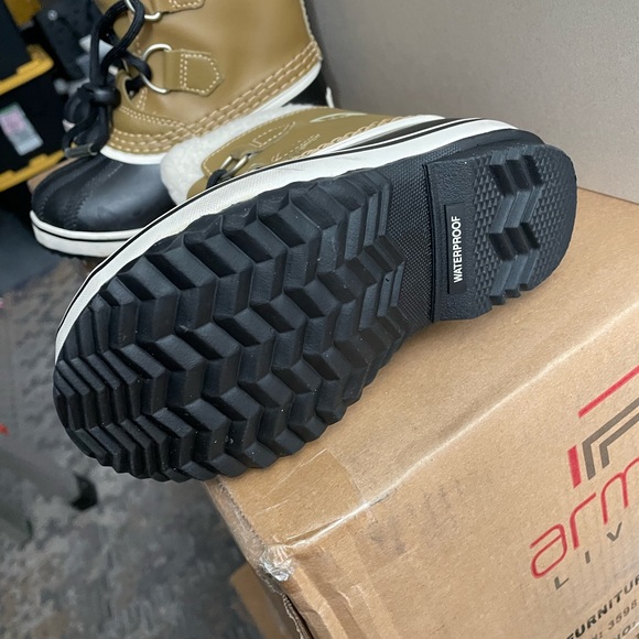 EUC Size 10 Kids Sorel Snow Boots - Picture 2 of 3